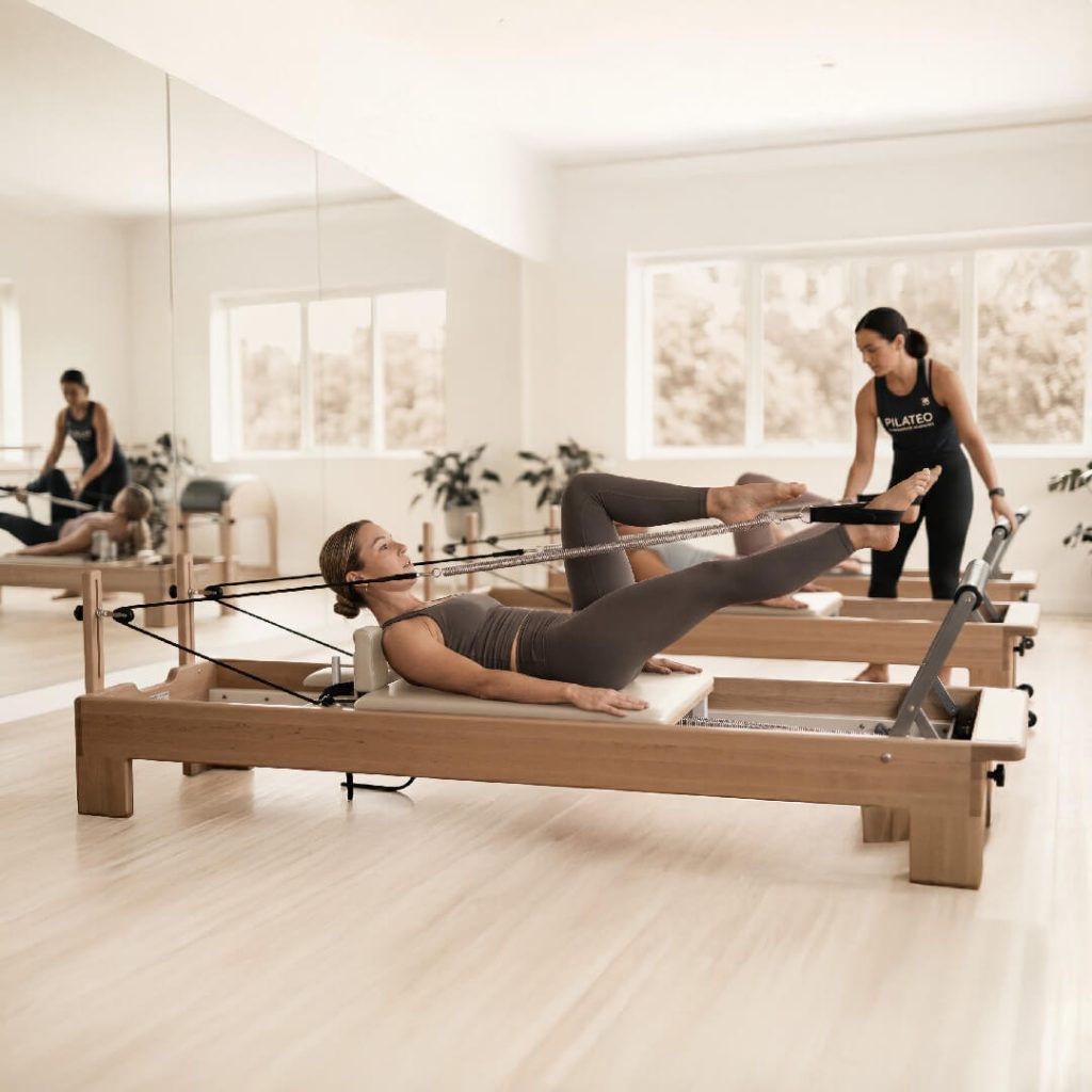 Ganzkörpertraining im Reformer-Kurs des NOLA Pilates House in Leipzig